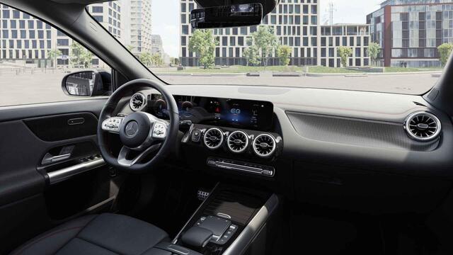 Mercedes-Benz EQA 250+ AMG Line 71 kWh | Panoramadak | Premium pakket | Burmester | Draadloos telefoon laden |