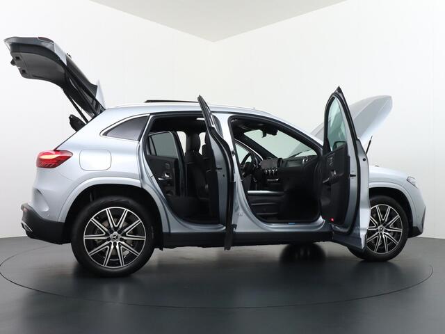 Mercedes-Benz EQA 250+ Business Solution AMG 71 kWh Accu | Panorama - Schuifdak | 360° Camera | Head-Up Display | Burmester Surround Sound | Apple Carplay & Android Auto | DAB+ Radio | 19" Lichtmetalen AMG Velgen