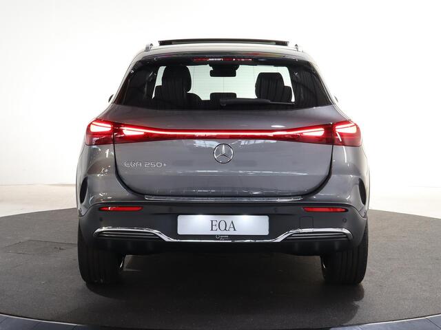 Mercedes-Benz EQA 250+ Business Solution AMG 71 kWh | Panoramaschuifdak | Night | Dodehoekassistent | Head-up | Burmester | Winterpakket |