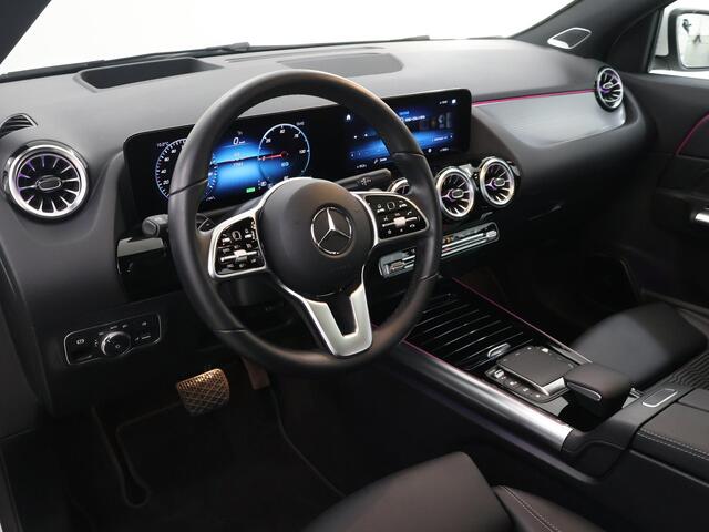 Mercedes-Benz EQA 250 Business Solution Luxury 67 kWh Head Up | Originele trekhaak | Memory pack | Panorama | 360* Camera