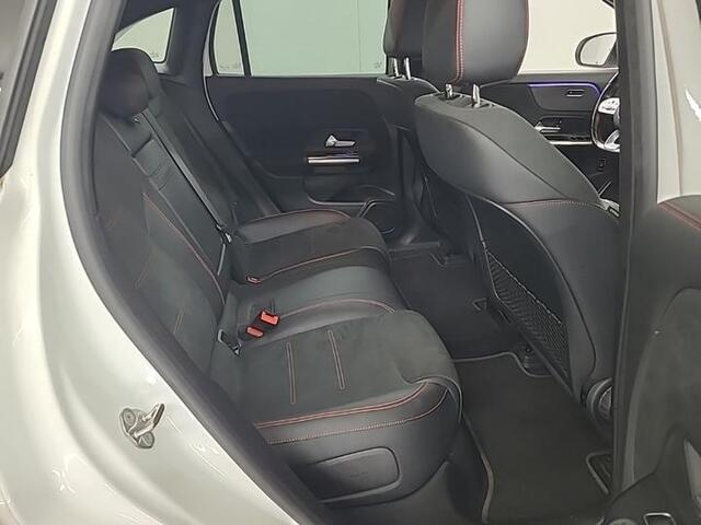 Mercedes-Benz EQA 250 Business Sol. AMG 67 kWh | Trekhaak | Navi | Camera |