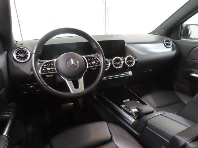 Mercedes-Benz EQA 250 Business Solution Luxury 67 kWh | 92750 km | Trekhaak | Panoramadak