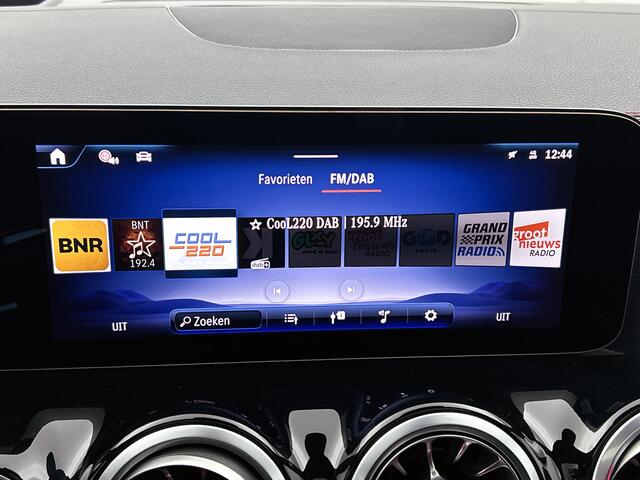 Mercedes-Benz EQA 250+ Business Solution AMG 71 kWh | Trekhaak | Nightpakket | GUARD 360° Voertuigbescherming Plus | Smartphone integratie | Burmester® 3D sound systeem | 360° camera | Head-up display |