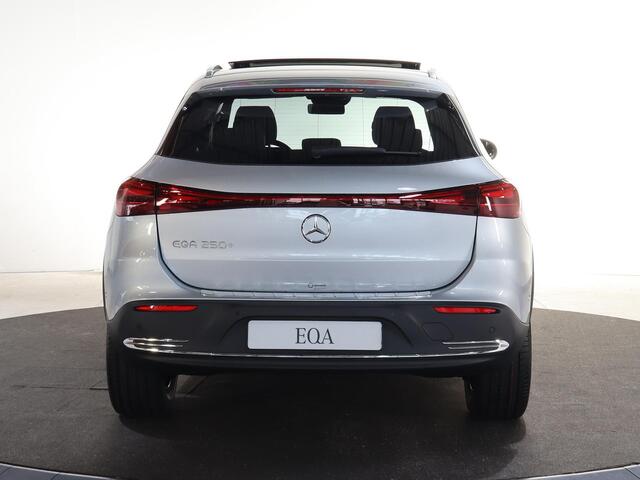 Mercedes-Benz EQA 250+ Business Solution Luxury 71 kWh | Panoramaschuifdak | Rijassistentie pakket | Achteruitrijcamera | Stoelverwarming | Dodehoekassistent |