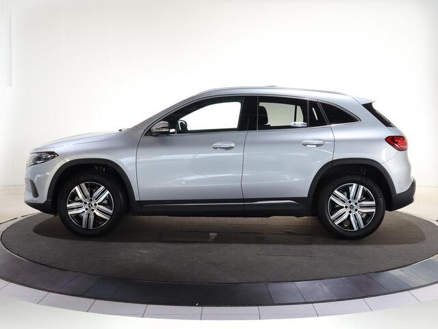 Mercedes-Benz EQA 250+ Business Solution Luxury 71 kWh | Panoramaschuifdak | Rijassistentie pakket | Achteruitrijcamera | Stoelverwarming | Dodehoekassistent |