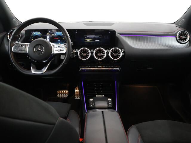 Mercedes-Benz EQA 250+ AMG Line 71 kWh | Panoramadak | Premium pakket | Advanced audio | Draadloos telefoonladen |