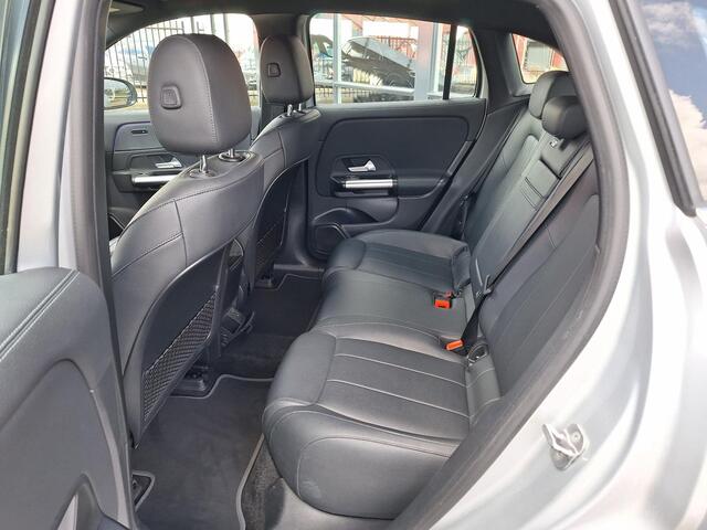 Mercedes-Benz EQA 250 Luxury Line 67 kWh | Achteruitrijcamera | Sfeerverlichting | Stoelverwarming | Dodehoekassistentie | Widescreen | Elektrische achterklep