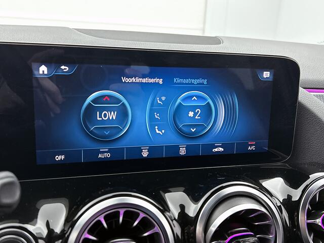 Mercedes-Benz EQA 250 Business Solution Luxury 67 kWh Ledkoplampen | Parkeerpakket met achteruitrijcamera | Stoelverwarming | Sfeerverlichting | Dodehoekassist. Inclusief 24 maanden MB Certified garantie voor Europa.