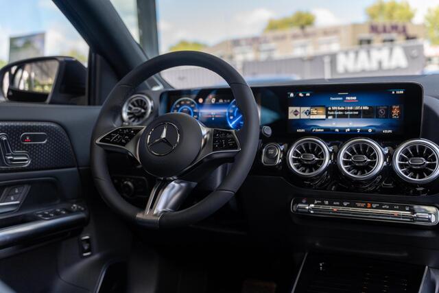 Mercedes-Benz EQA 250+ Business Solution Luxury 71 kWh | Panoramaschuifdak | Rijassistentiepakket | Winter pakket | Burmester | Achteruitrijcamera | Dodehoekassistent |