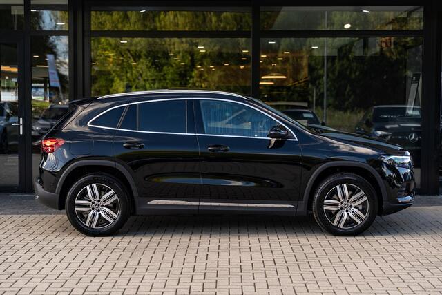 Mercedes-Benz EQA 250+ Business Solution Luxury 71 kWh | Panoramaschuifdak | Rijassistentiepakket | Winter pakket | Burmester | Achteruitrijcamera | Dodehoekassistent |