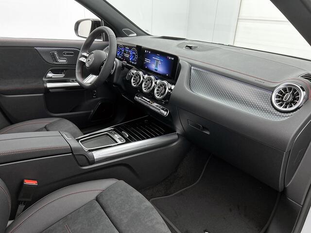 Mercedes-Benz EQA 250+ Business Solution AMG 71 kWh | Nightpakket | Premium pakket | Smartphone integratie | Panoramaschuifdak | Stuurwielpaddles gegalvaniseerd | Sfeerverlichting | Sierdeel van achteren verlicht |