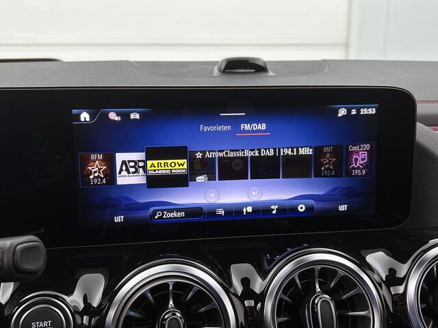 Mercedes-Benz EQA 250+ Business Solution AMG 71 kWh | Nightpakket | Premium pakket | Smartphone integratie | Panoramaschuifdak | Stuurwielpaddles gegalvaniseerd | Sfeerverlichting | Sierdeel van achteren verlicht |