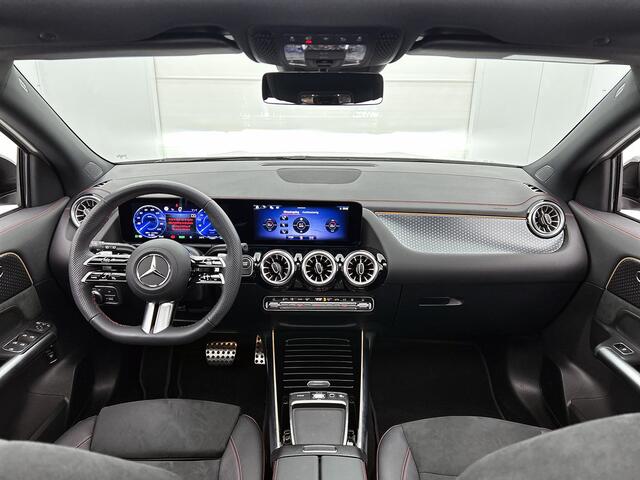 Mercedes-Benz EQA 250+ AMG Line 71 kWh | Panoramadak | Achteruitrijcamera | Apple Carplay | Nightpakket | Inclusief 24 maanden MB Certified garantie voor Europa.
