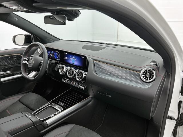 Mercedes-Benz EQA 250+ AMG Line 71 kWh | Panoramadak | Achteruitrijcamera | Apple Carplay | Nightpakket | Inclusief 24 maanden MB Certified garantie voor Europa.
