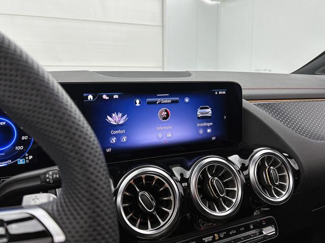 Mercedes-Benz EQA 250+ AMG Line 71 kWh | Panoramadak | Achteruitrijcamera | Apple Carplay | Nightpakket | Inclusief 24 maanden MB Certified garantie voor Europa.