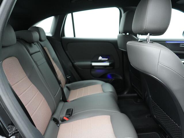 Mercedes-Benz EQA 250+ Business Line 71 kWh LONG RANGE 191pk Dealer O.H. | MBUX Widescreen Navi | Camera | Sfeerverlichting | 18"L.M | Sportstoelen Verwarmd | Apple Carplay | Cruise Control | Navigatie | DAB |