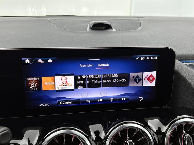 Mercedes-Benz EQA 250+ Business Solution Luxury 71 kWh | Spiegelpakket | Parkeerpakket met achteruitrijcamera | Warmtewerend, donkergetint glas | Trekhaak | Panoramaschuifdak | Sfeerverlichting | Sierdelen in Star Pattern | Smartphone integratie |