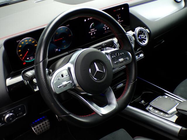 Mercedes-Benz EQA 300 4MATIC AMG Line 67 kWh, SOH 97,5% / Elektr. Trekhaak / Sensoren + Camera / Full LED. / Climate Control / Stoelverwarming / 19'' LMV