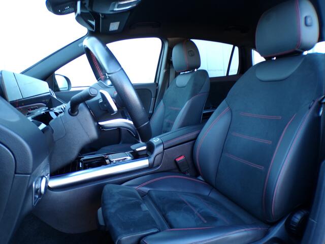 Mercedes-Benz EQA 300 4MATIC AMG Line 67 kWh, SOH 97,5% / Elektr. Trekhaak / Sensoren + Camera / Full LED. / Climate Control / Stoelverwarming / 19'' LMV