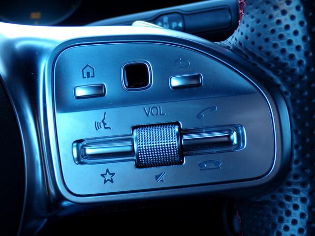 Mercedes-Benz EQA 300 4MATIC AMG Line 67 kWh, SOH 97,5% / Elektr. Trekhaak / Sensoren + Camera / Full LED. / Climate Control / Stoelverwarming / 19'' LMV