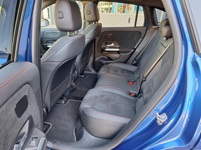 Mercedes-Benz EQA 250+ AMG Line | Nightpakket | Panoramadak | Achteruitrijcamera | Stoelverwarming | Sfeerverlichting | Dodehoekassistentie | Advanced Sound System | Keyless-GO | Elektrische achterklep