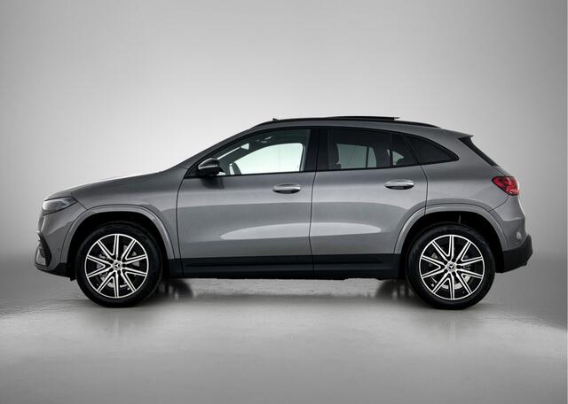 Mercedes-Benz EQA 250+ Business Solution AMG 71 kWh | Premium pakket | Nightpakket | Trekhaak | Panoramaschuifdak | Smartphone integratie | 360° camera | Sierdelen in Star Pattern | Burmester Surround Sound |
