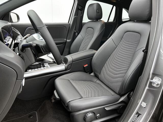Mercedes-Benz EQA 250+ Business Solution Luxury 71 kWh | Warmtewerend, donkergetint glas | Trekhaak | Sierdelen in Star Pattern | Panoramaschuifdak | Smartphone integratie | Sfeerverlichting | Stoelverwarming |
