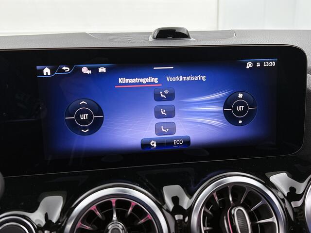 Mercedes-Benz EQA 250+ Business Solution Luxury 71 kWh | Warmtewerend, donkergetint glas | Trekhaak | Sierdelen in Star Pattern | Panoramaschuifdak | Smartphone integratie | Sfeerverlichting | Stoelverwarming |