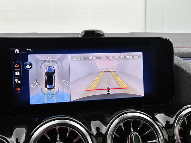 Mercedes-Benz EQA 250+ Business Solution AMG 71 kWh | Premium pakket | Winterpakket | Trekhaak | DISTRONIC | Panoramaschuifdak | 360° camera | Sfeerverlichting | Smartphone integratie |