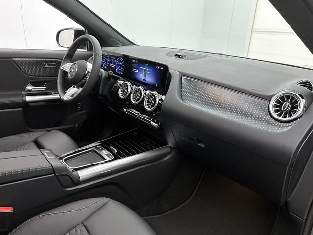 Mercedes-Benz EQA 250+ Business Solution Luxury 71 kWh | Trekhaak | Sierdelen in Star Pattern | Warmtewerend, donkergetint glas | Smartphone integratie | Panoramaschuifdak | 18 inch multispaakse lichtmetalen velgen |