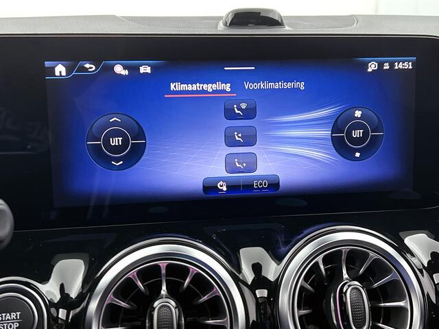 Mercedes-Benz EQA 250+ Business Solution Luxury 71 kWh | Trekhaak | Sierdelen in Star Pattern | Warmtewerend, donkergetint glas | Smartphone integratie | Panoramaschuifdak | 18 inch multispaakse lichtmetalen velgen |