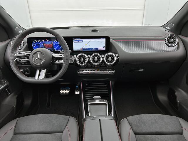 Mercedes-Benz EQA 250+ Business Solution AMG 71 kWh | Premium pakket | Nightpakket | Trekhaak | Smartphone integratie | Panoramaschuifdak | 360° camera | Sierdelen in Star Pattern | Head-up display | Burmester Surround Sound systeem |