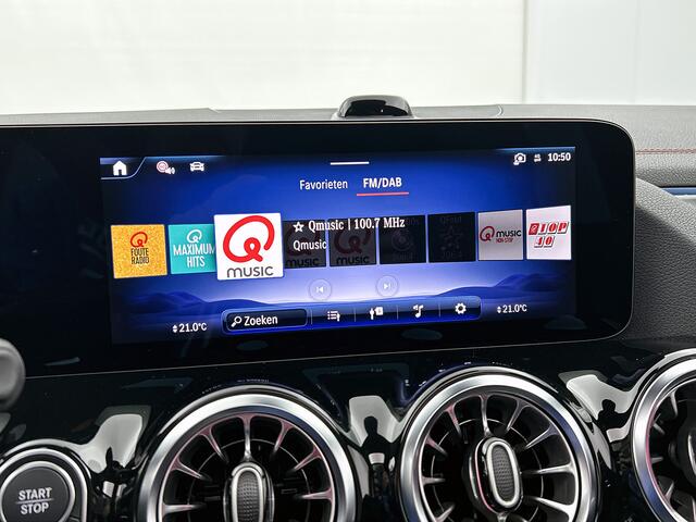 Mercedes-Benz EQA 250+ Business Solution AMG 71 kWh | Premium pakket | Nightpakket | Trekhaak | Smartphone integratie | Panoramaschuifdak | 360° camera | Sierdelen in Star Pattern | Head-up display | Burmester Surround Sound systeem |