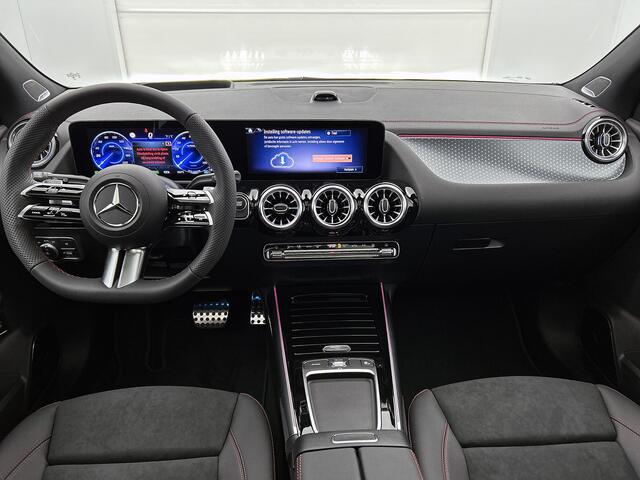 Mercedes-Benz EQA 250+ Business Solution AMG 71 kWh | Premium pakket | Nightpakket | Parkeerpakket | Panoramaschuifdak | 360° camera | Burmester Surround Sound | 19 inch tienspaaks lichtmetalen AMG-velgen | Warmtewerend, donkergetint glas |
