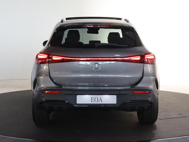 Mercedes-Benz EQA 250+ Business Solution AMG 71 kWh | Panoramaschuifdak | Burmester | 360°-camera | Head-up display | Trekhaak |