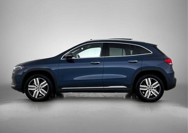 Mercedes-Benz EQA 250 Luxury 67 kWh | Panoramadak | Trekhaak | Sfeerverlichting | Dode Hoek Ass | Keyless Go | Stoelverwarming | Inclusief 24 maanden Mercedes-Benz Certified garantie voor Europa.