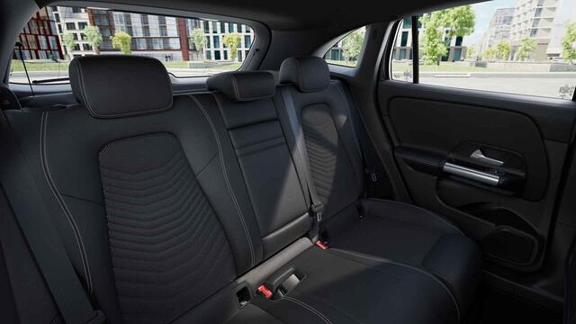Mercedes-Benz EQA 250+ Luxury Line 71 kWh | Stoelverwarming | Sfeerverlichting | Achteruitrijcamera |
