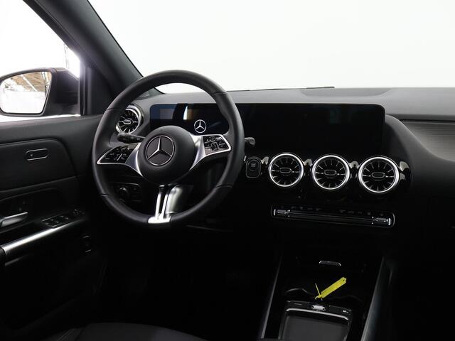 Mercedes-Benz EQA 250+ Luxury Line 71 kWh | Winter pakket | Getint glas | 360 graden camera |