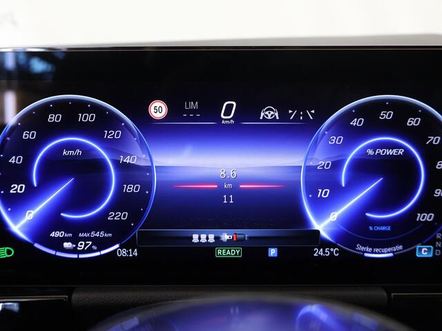 Mercedes-Benz EQA 250+ Business Solution Luxury 71 kWh | Panoramaschuifdak | Rijassistentie pakket | Achteruitrijcamera | Stoelverwarming | Dodehoekassistent |