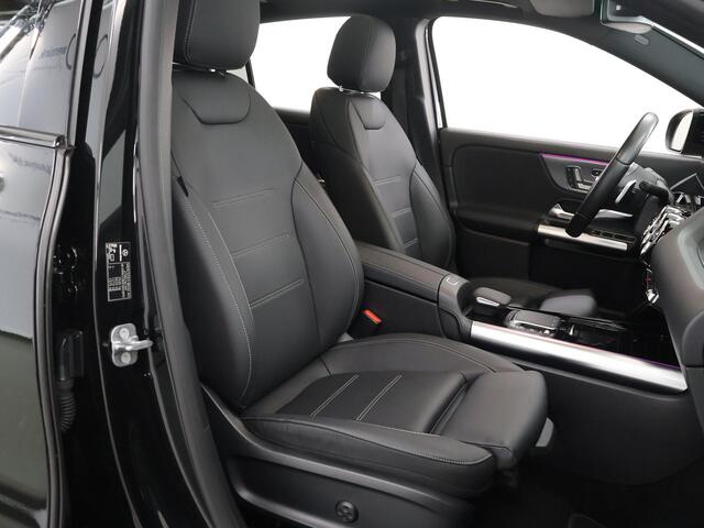 Mercedes-Benz EQA 350 4MATIC AMG Line 67 kWh | Panoramadak | Headup | Memory | Lederen bekleding | 20" lichtmetalen velgen | Adaptief demping systeem | 360 graden camera |