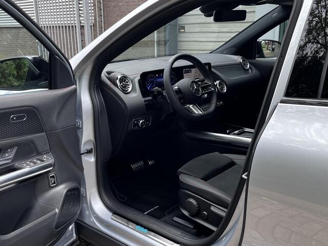 Mercedes-Benz EQA 250+ AMG | Night Pakket | Panoramadak | Trekhaak | Dodehoekassistent | Apple CarPlay | Android Auto | Advanced Sound System | Sfeerverlichting | Stoelverwarming | Achteruitrijcamera | Elektrisch Inklapbare Buitenspiegels