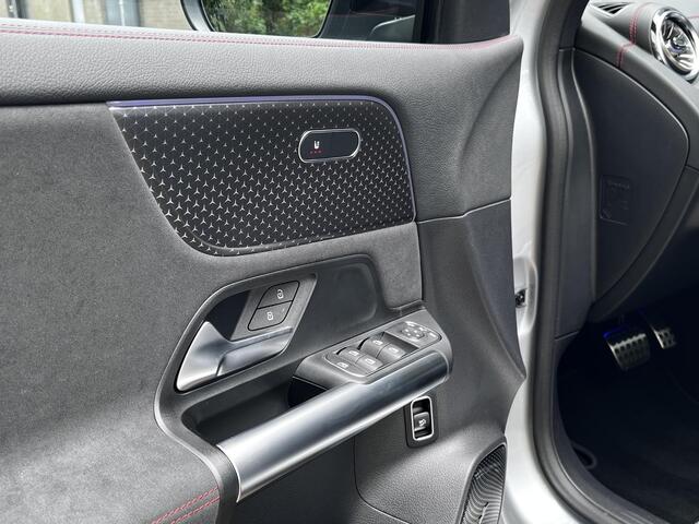 Mercedes-Benz EQA 250+ AMG | Night Pakket | Panoramadak | Trekhaak | Dodehoekassistent | Apple CarPlay | Android Auto | Advanced Sound System | Sfeerverlichting | Stoelverwarming | Achteruitrijcamera | Elektrisch Inklapbare Buitenspiegels