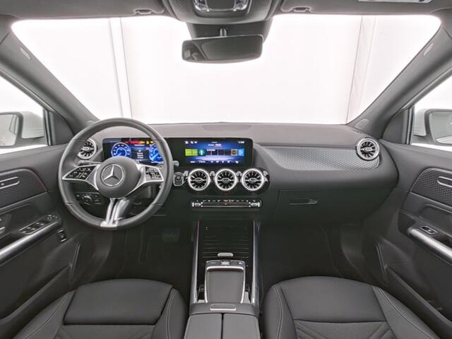 Mercedes-Benz EQA 300 4MATIC Luxury Line 71 kWh Ledkoplampen | Dodehoekassistent | Parkeerpakket met achteruitrijcamera | Stoelverwarming voor. Inclusief 24 maanden Mercedes-Benz Certified garantie voor Europa.