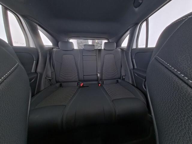 Mercedes-Benz EQA 300 4MATIC Progressive 71 kWh | Dodehoekass. | Sfeerverlichting | Stuur en Stoelverwarming | Parkeerpakket met Camera | CarPlay | Inclusief 24 maanden Mercedes-Benz Certified garantie voor Europa.