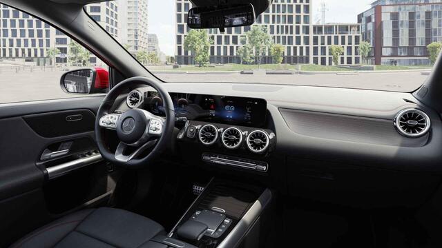Mercedes-Benz EQA 250 AMG Line 67 kWh | Panoramadak | Trekhaak | Stoelverwarming | Sfeerverlichting | Parkeercamera |