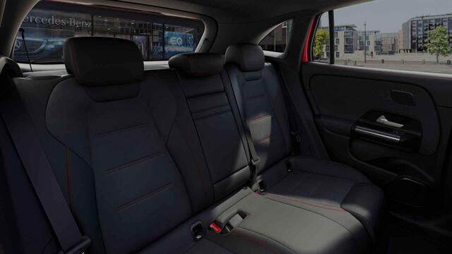 Mercedes-Benz EQA 250 AMG Line 67 kWh | Panoramadak | Trekhaak | Stoelverwarming | Sfeerverlichting | Parkeercamera |