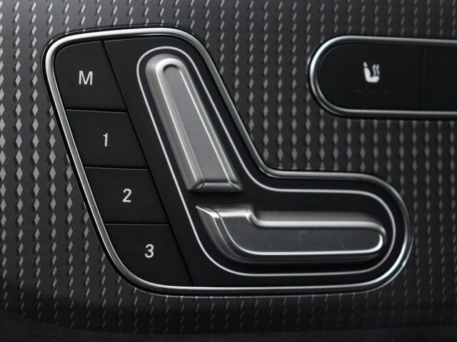 Mercedes-Benz EQA 250 Business Solution AMG 67 kWh | SOH 92.8% | Panoramadak | Head-up | Trekhaak | 360 camera | Adaptive cruise | Memory | Sfeerverlichting | Half Leder | Stoelverwarming | Carplay |