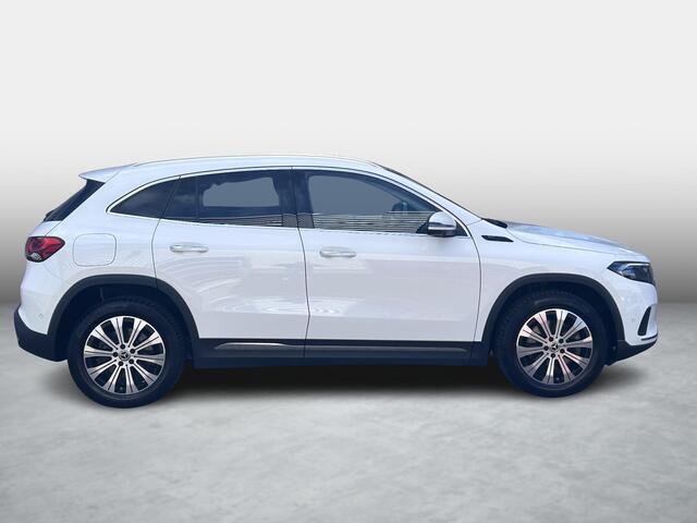 Mercedes-Benz EQA 250 67 kWh | Panoramadak | Trekhaak | Stoelverwarming