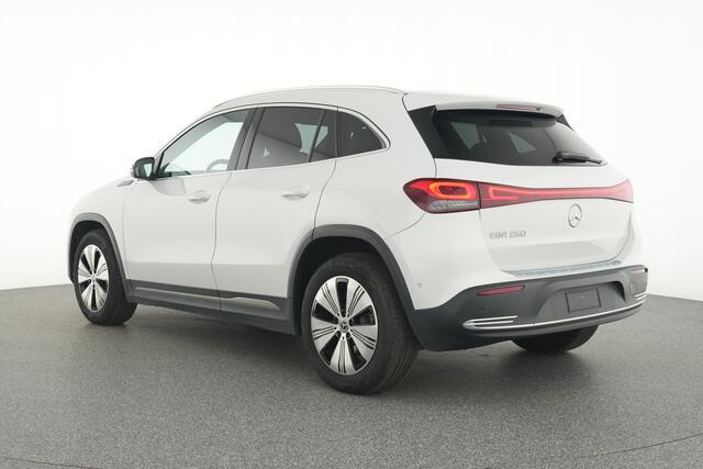 Mercedes-Benz EQA 250 Progressive 67 kWh Ledkoplampen | Sfeerverlichting | Parkeerpakket met achteruitrijcamera | Dakhemel stof zwart. Inclusief 24 maanden MB Certified garantie voor Europa.