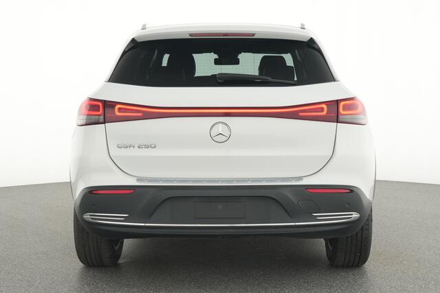 Mercedes-Benz EQA 250 Progressive 67 kWh Ledkoplampen | Sfeerverlichting | Parkeerpakket met achteruitrijcamera | Dakhemel stof zwart. Inclusief 24 maanden MB Certified garantie voor Europa.